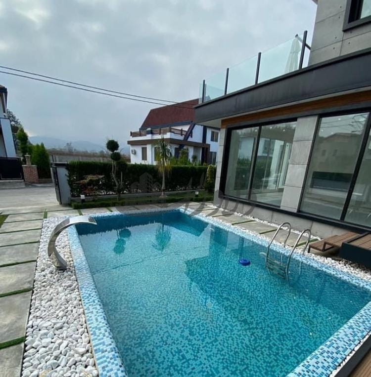 فروش ویلا مدرن در رویان سیاهرود – ۴۰۰ متر بنا | استخر + روف | سنددار