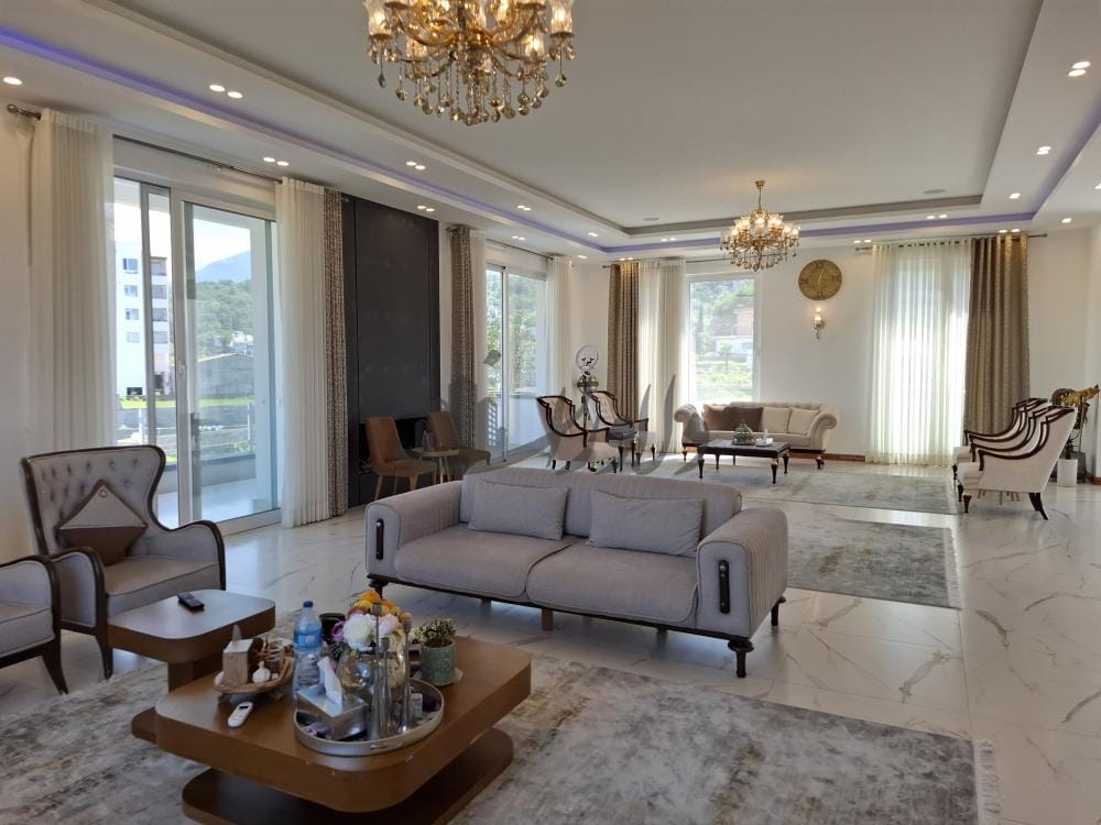 فروش ۷۰۰متر ویلا دوبلکس استخردار شهرک برند جنگلی