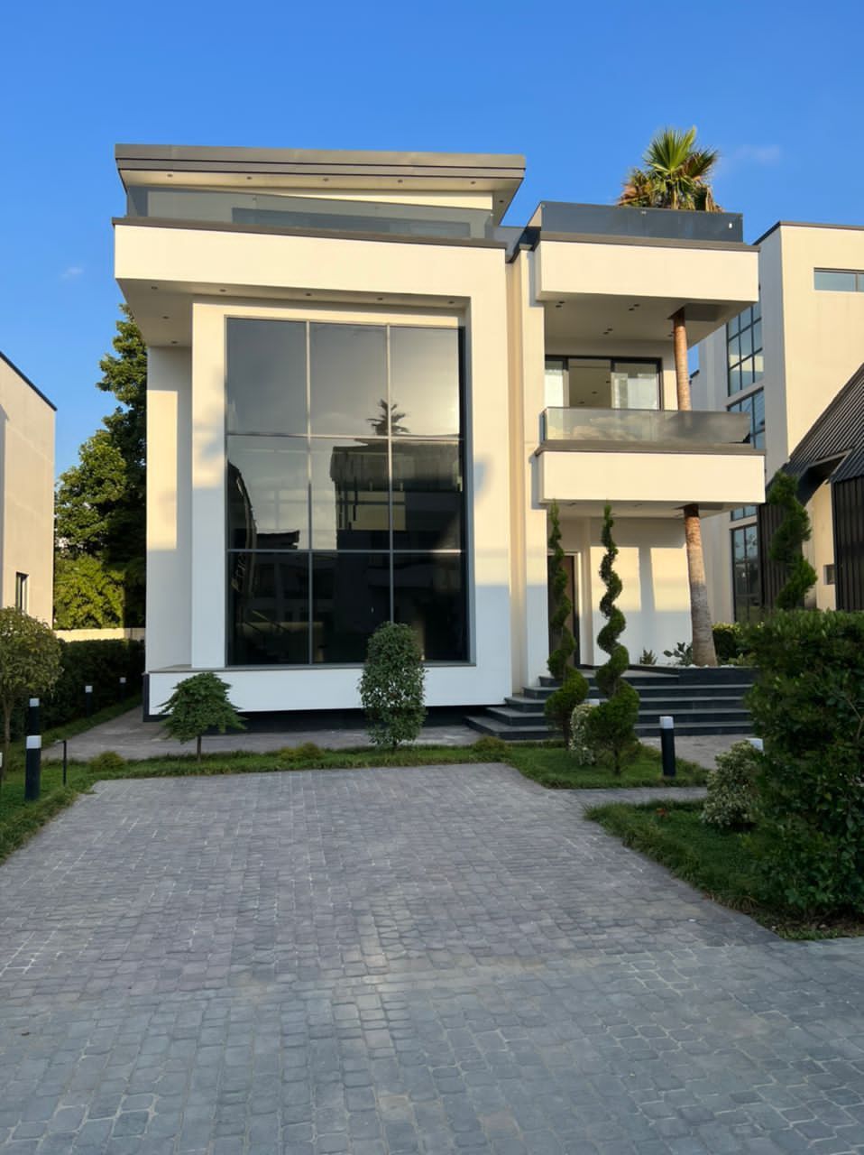 ویلا شهرکی استخردار جنوبی نمایی خاص ۵۰۰ متر زمین رویان