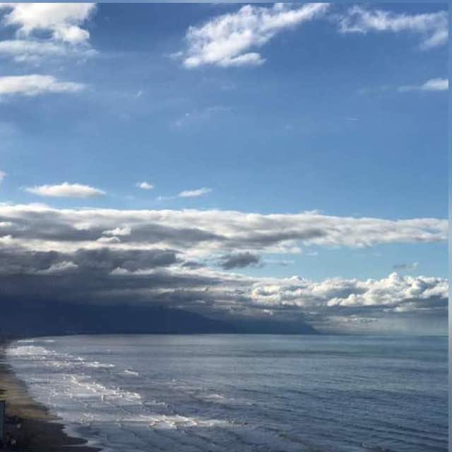 زمین ساحلی جاده به دریا