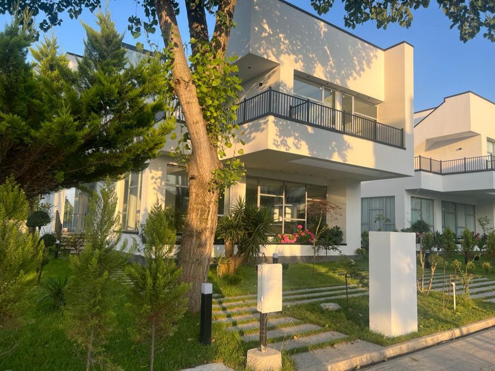 فروش  ویلای مدرن ۴۵۰ متر بنا  روف گاردن منطقه ونوش