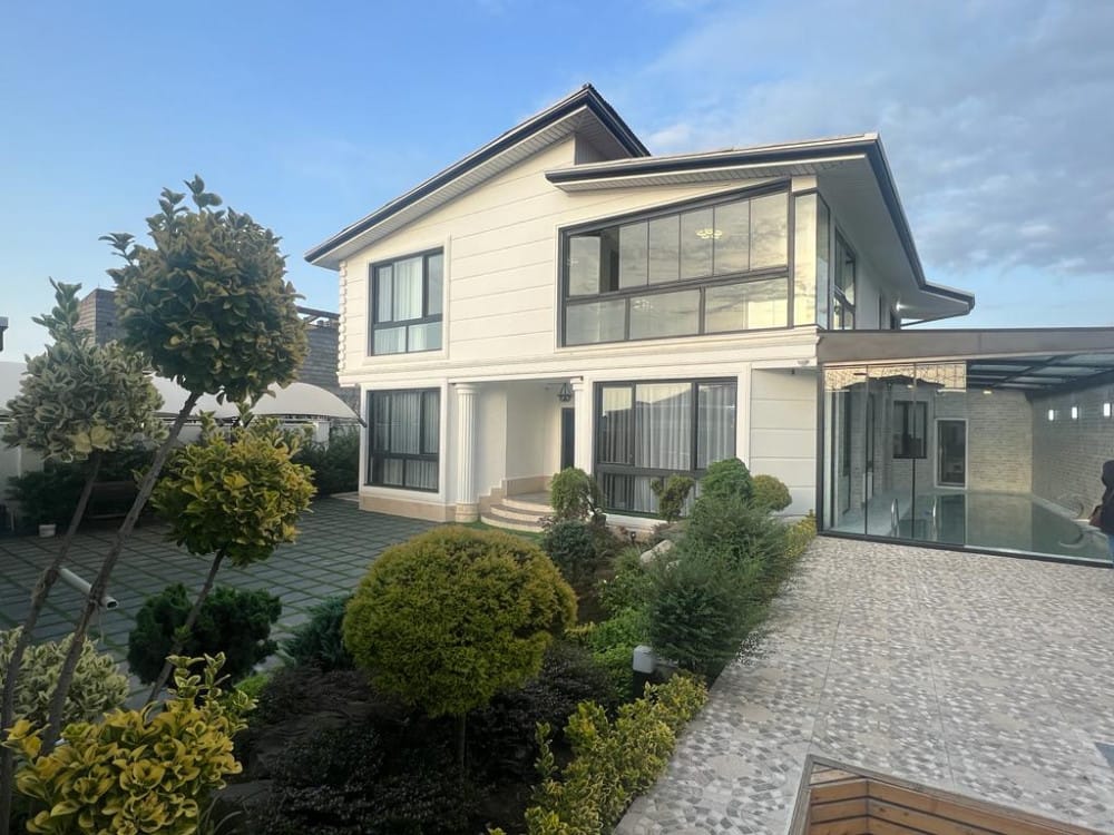 فروش ویلا مدرن جنوبی ۴۴۰ متر بنا استخردار چلندر