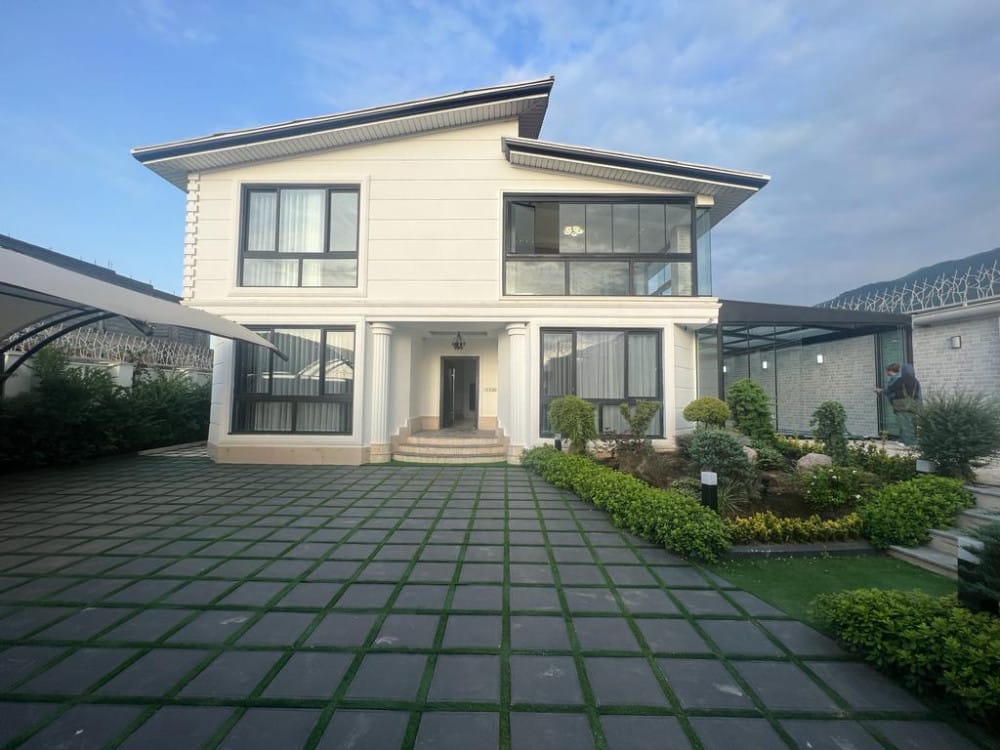 فروش ویلا مدرن جنوبی ۴۴۰ متر بنا استخردار چلندر