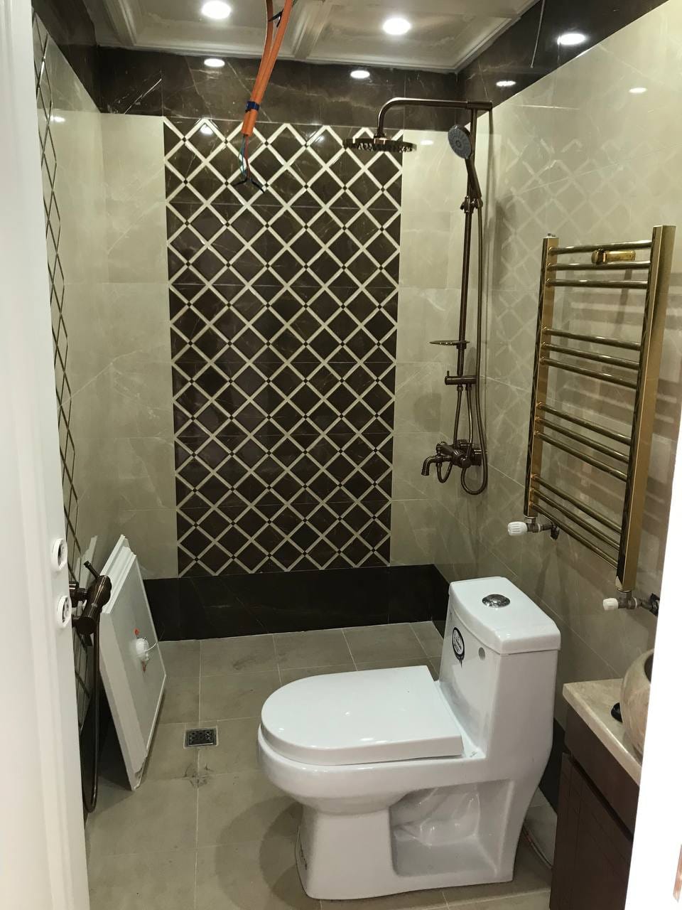 فروش پنت هوس٣٠٠متری در  یکی از برج های برند منطقه ی زیبای سرخرود