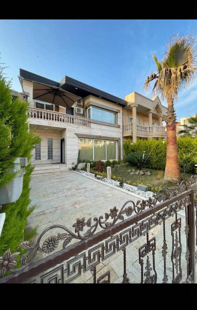 فروش ویلای دوبلکس ۲۸۰متری استخردار  جنب خانه دریا(سرخرود)