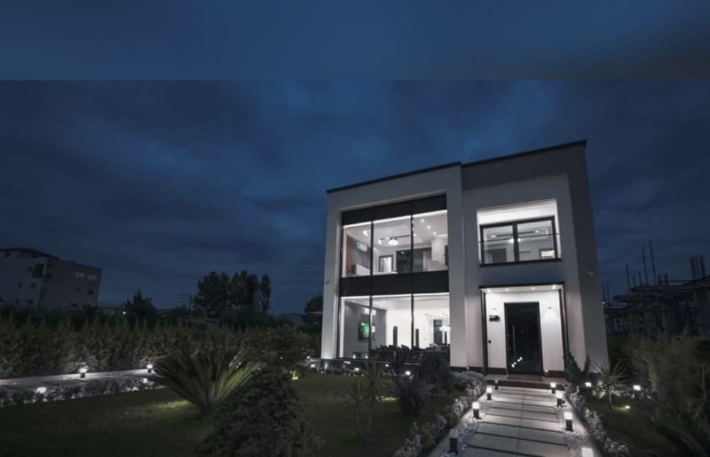 ویلا سوپر فول مدرن لاکچری شهرکی برند منطقه  با دکوراتیو مدرن