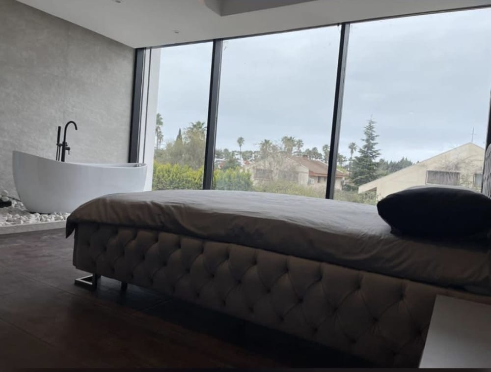 ویلا سوپر فول مدرن لاکچری شهرکی برند منطقه  با دکوراتیو مدرن