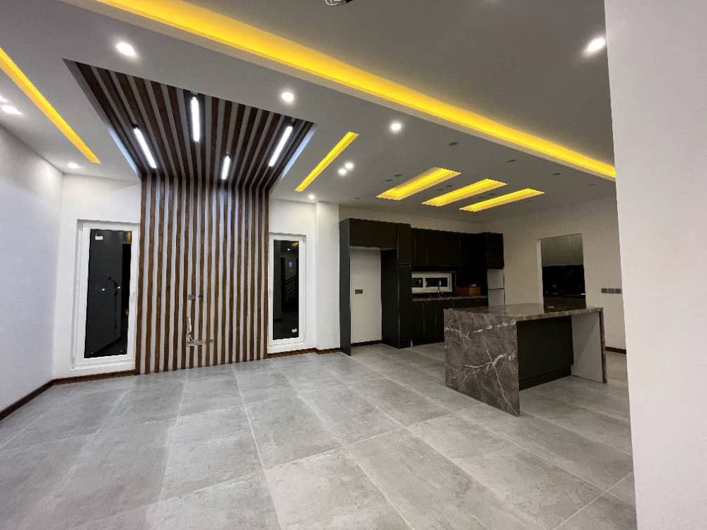 ویلای  شهرکی  استخردار  مدرن  ۴۳۵  متر  بنا