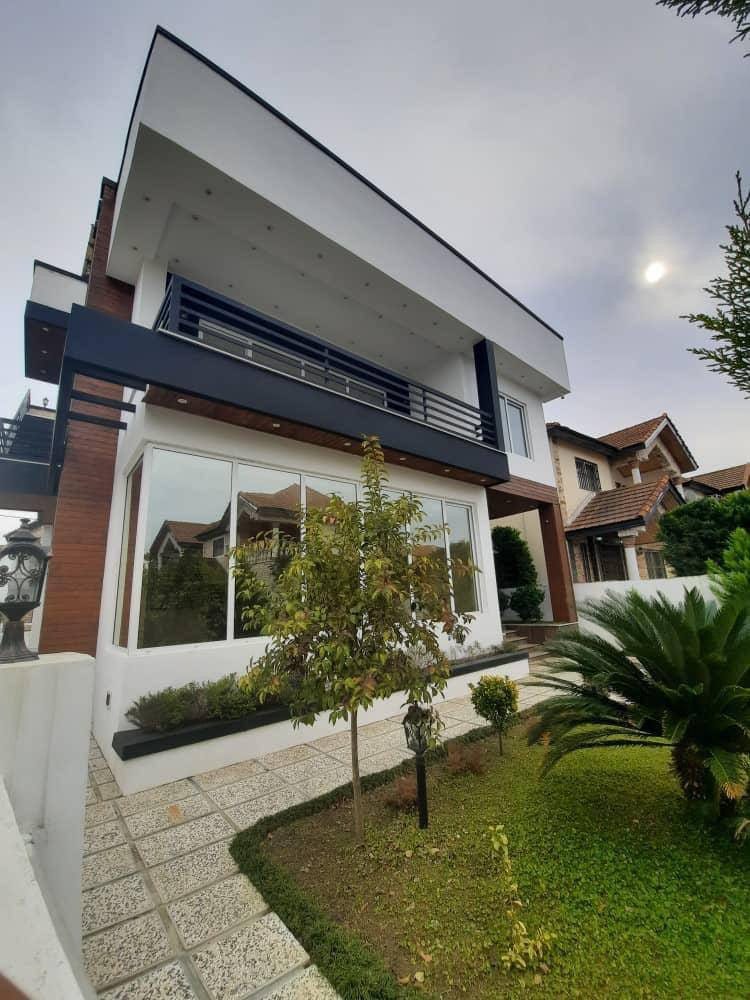 ویلا دوبلکس ۳۰۰متری  در منطقه زیبای رویان