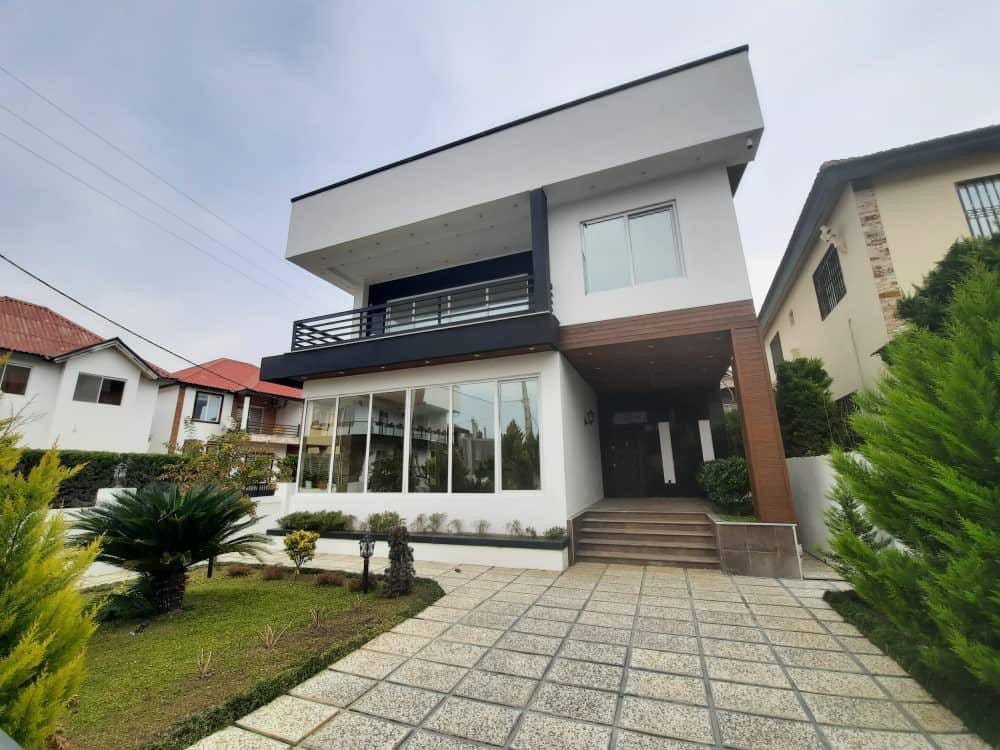 ویلا دوبلکس ۳۰۰متری  در منطقه زیبای رویان