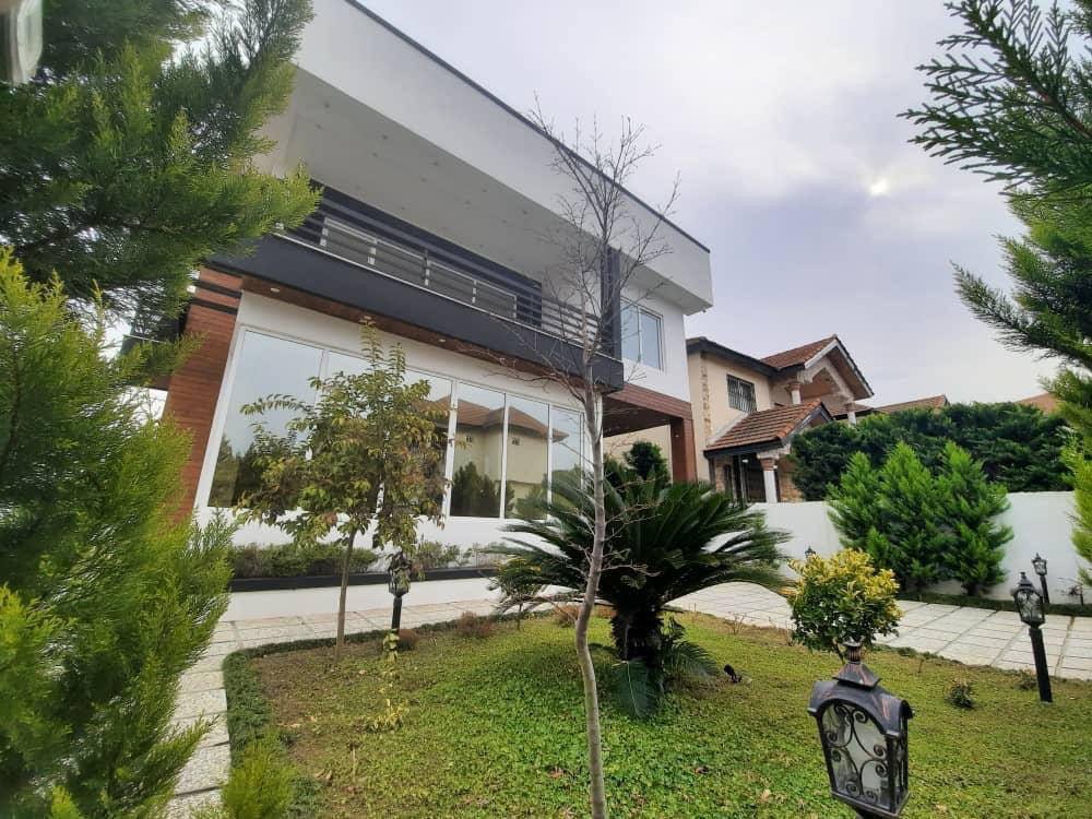 ویلا دوبلکس ۳۰۰متری  در منطقه زیبای رویان