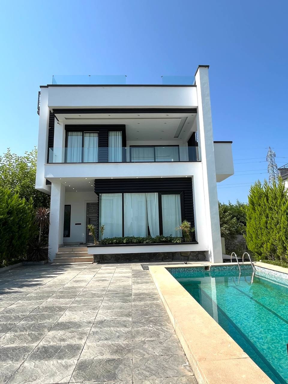 ویلا دوبلکس ۳۶۰متری در منطقه زیبای رویان