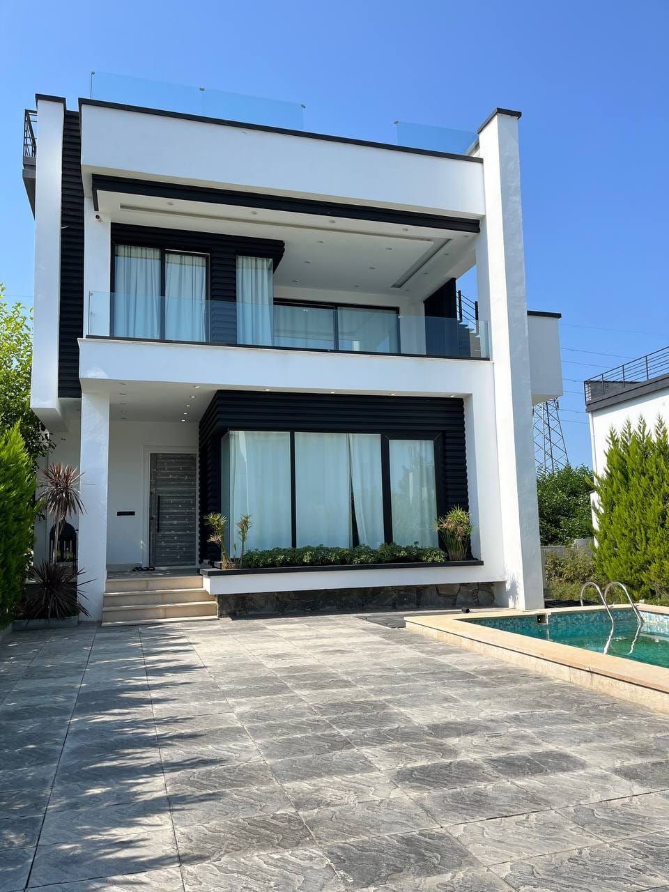 ویلا دوبلکس ۳۶۰متری در منطقه زیبای رویان