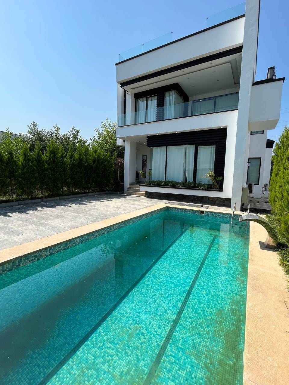 ویلا دوبلکس ۳۶۰متری در منطقه زیبای رویان