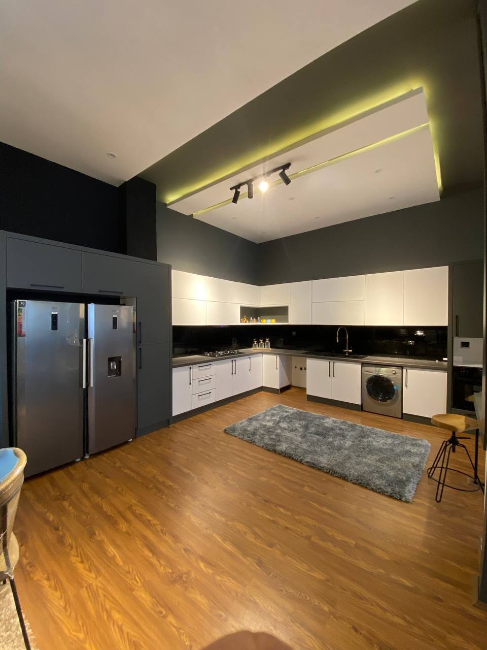 فروش ویلای شهرکی مدرن۱۲۰۰متریدرمنطقه ی زیبای ونوش