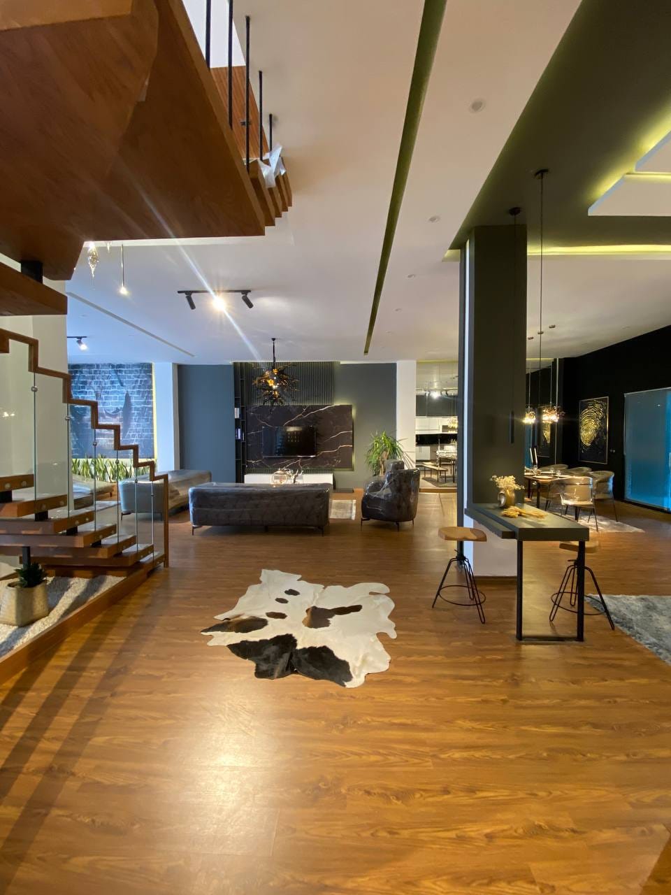 فروش ویلای شهرکی مدرن۱۲۰۰متریدرمنطقه ی زیبای ونوش