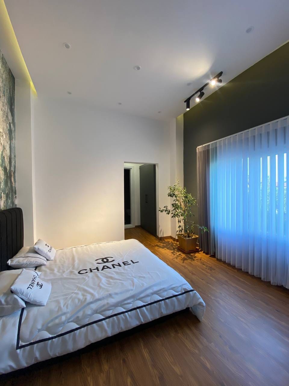 فروش ویلای شهرکی مدرن۱۲۰۰متریدرمنطقه ی زیبای ونوش