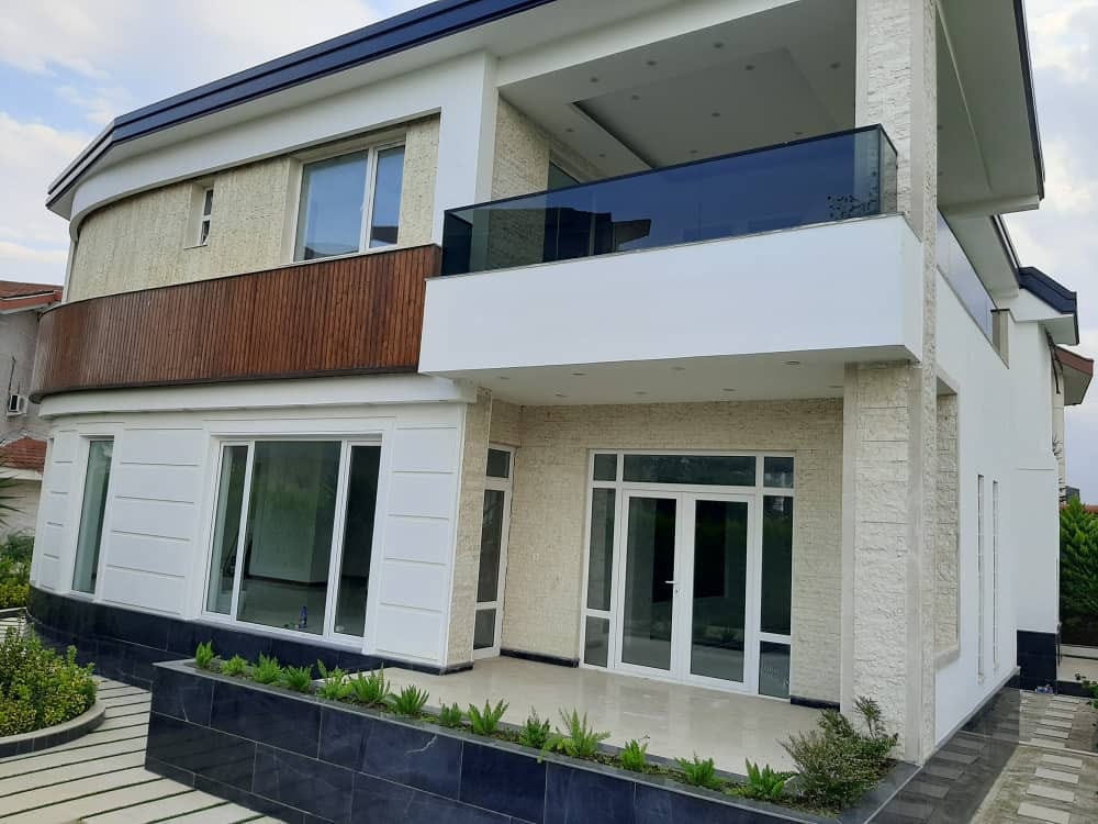 فروش ویلا دوبلکس ۳۸۰متری استخردار  شهرکی  در منطقه برند