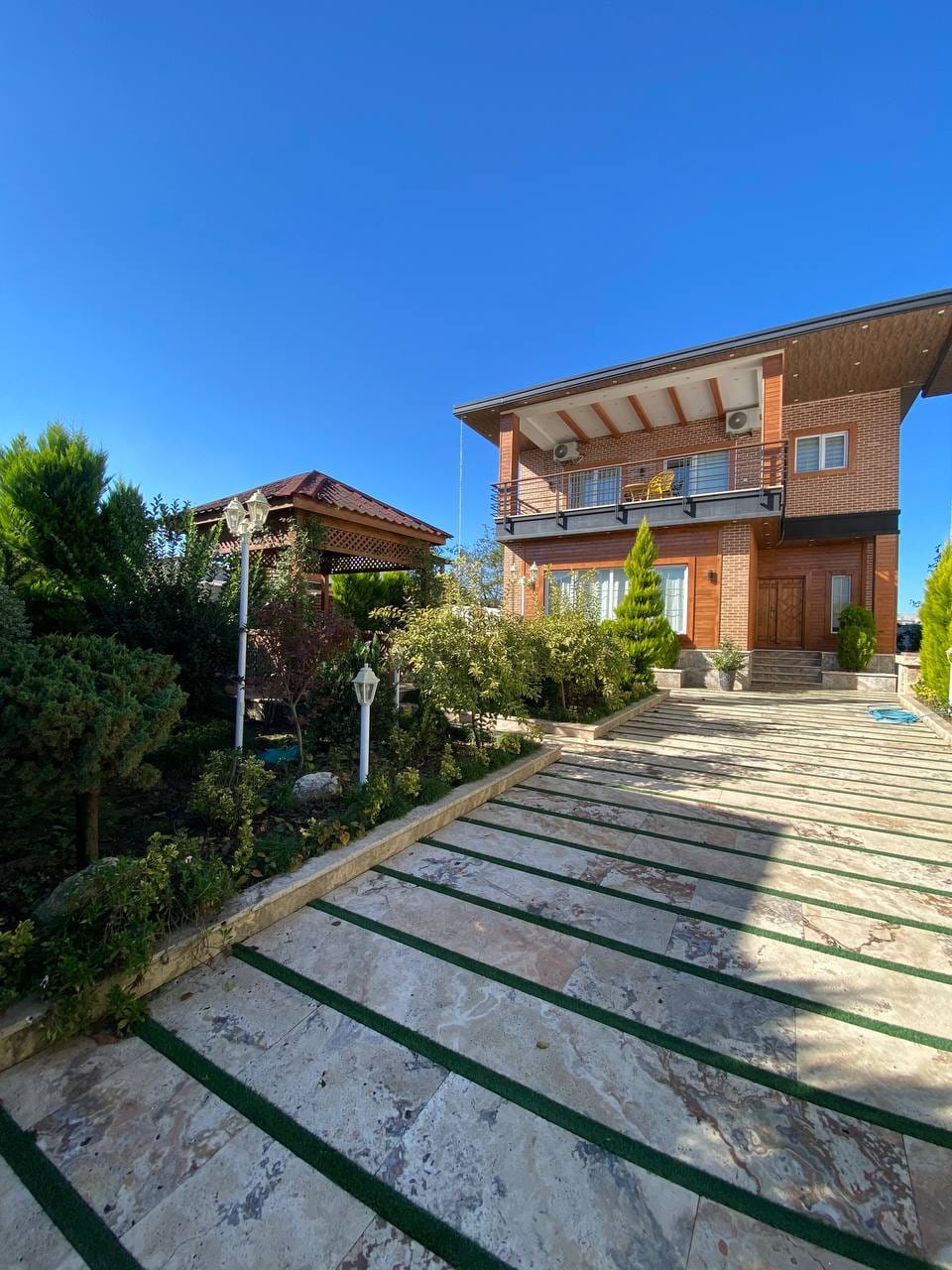 ویلای دوبلکس ۳۵۵ متری  شهرکی  در منطقه زیبای رویان