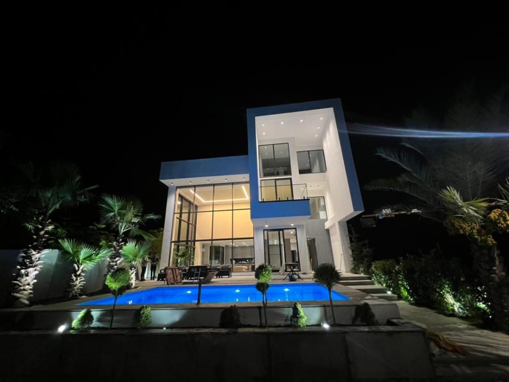 فروش ویلا  استخردار دوبلکس  مدر ن  در رویان