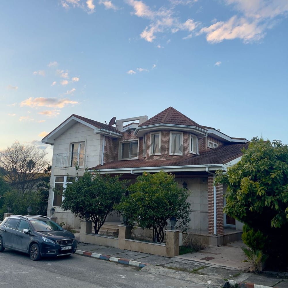 ویلای شهرکی برند با ماشاعات عالی