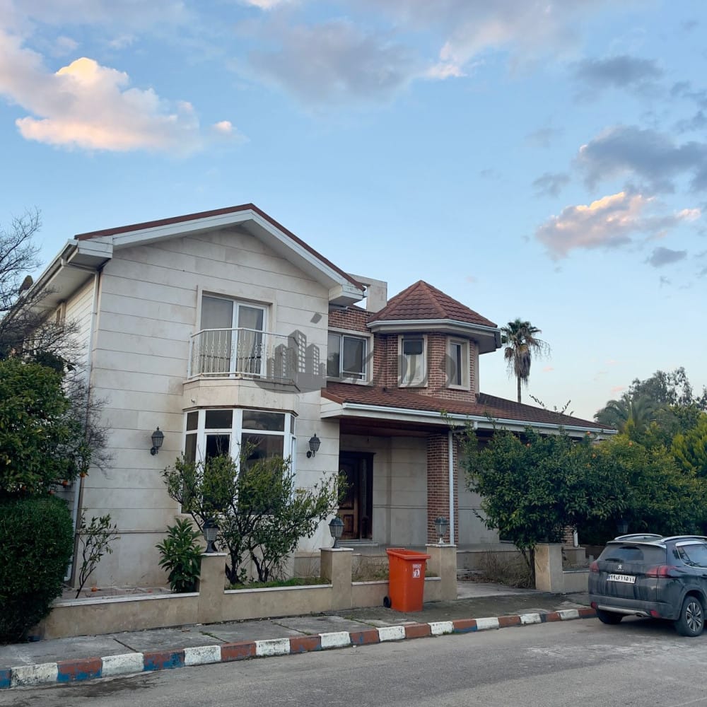 ویلای شهرکی برند با ماشاعات عالی