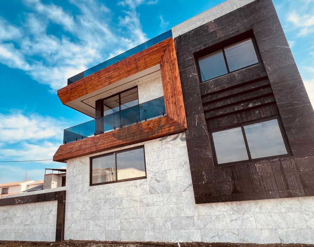 ویلای نمای مدرن با روف  و جکوزی خشت سر