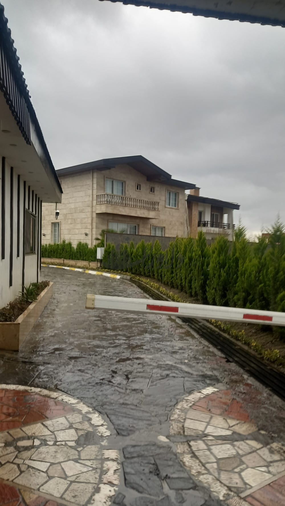 زمین داخل شهرک