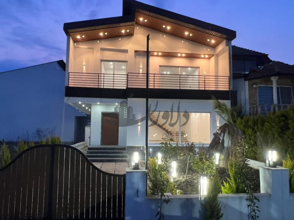 ویلای شهرکی در ایزدشهر   نوساز با متریال روز  سند مدارک کامل