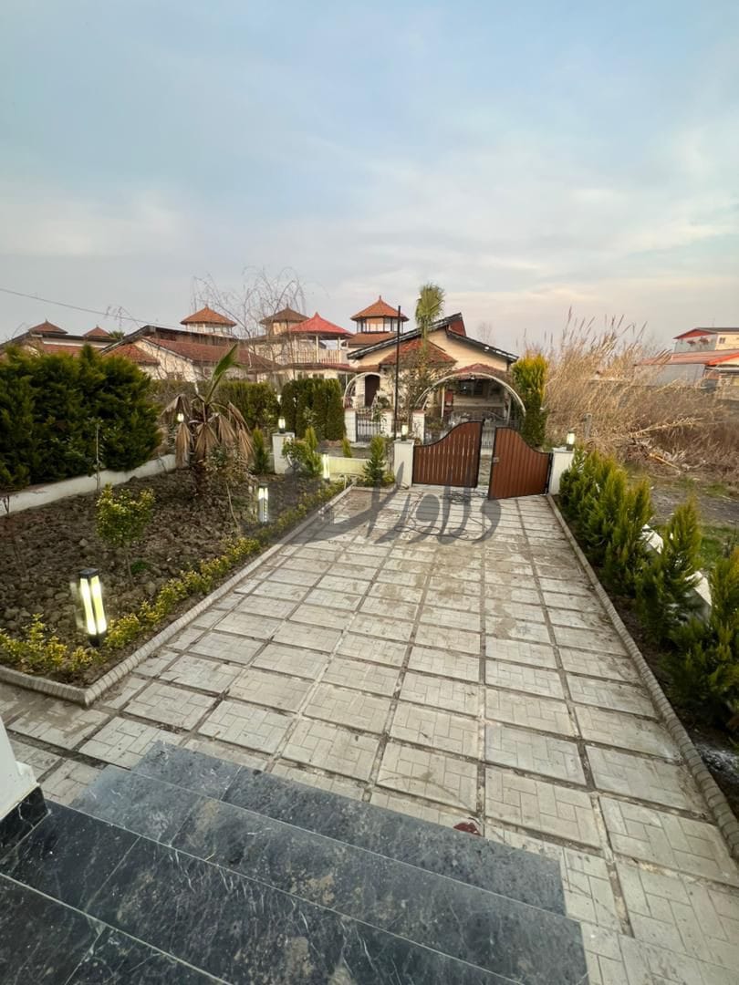 ویلای شهرکی در ایزدشهر   نوساز با متریال روز  سند مدارک کامل