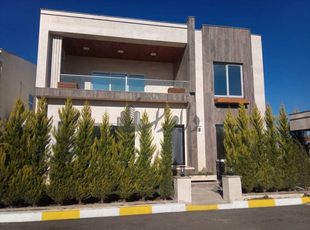 فروش ویلا دوبلکس شهرکی با متریال به روز  در ایزدشهر