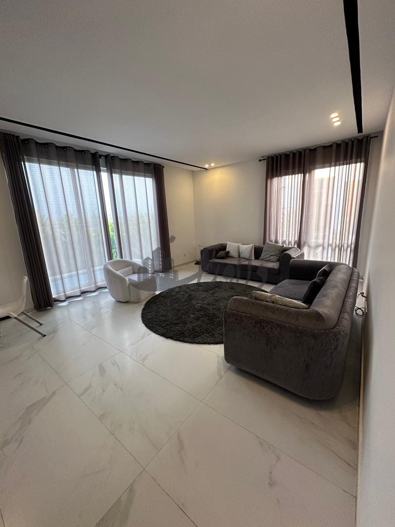 فروش ویلا  فلت استخردار  شهرکی  ۳۰۰متری  با نمای مدرن در ایزدشهر