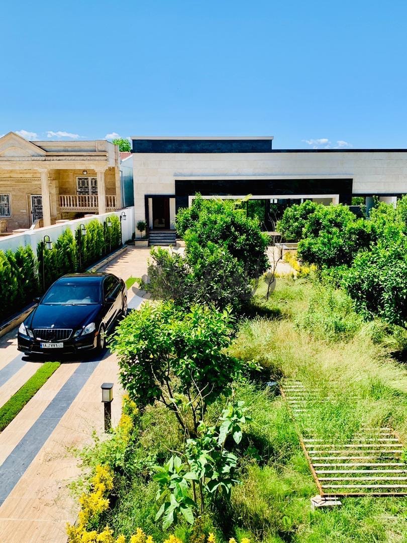 فروش ویلا باغ فلت ۱۲۰۰متری استخر دار  نما مدرن