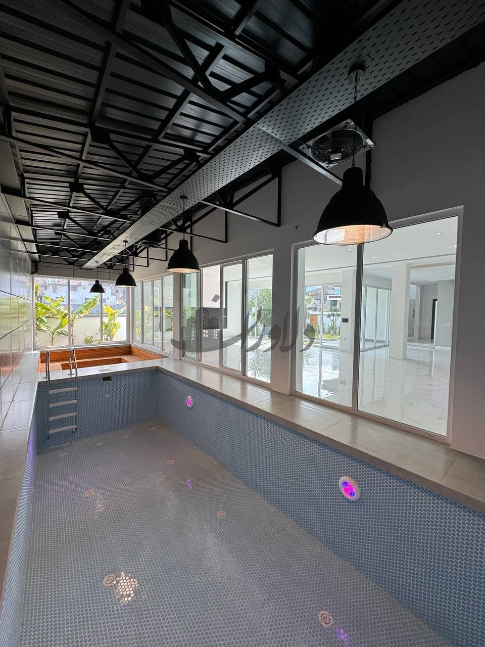 فروش ویلا ۵۳۰متری دوبلکس استخردار  جنگلی