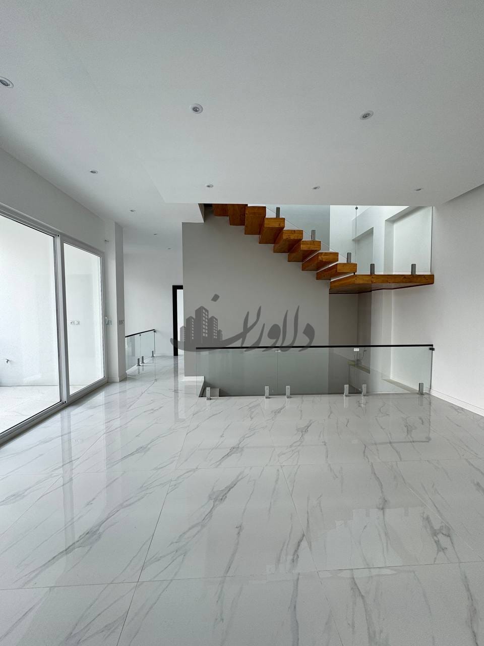 فروش ویلا ۵۳۰متری دوبلکس استخردار  جنگلی