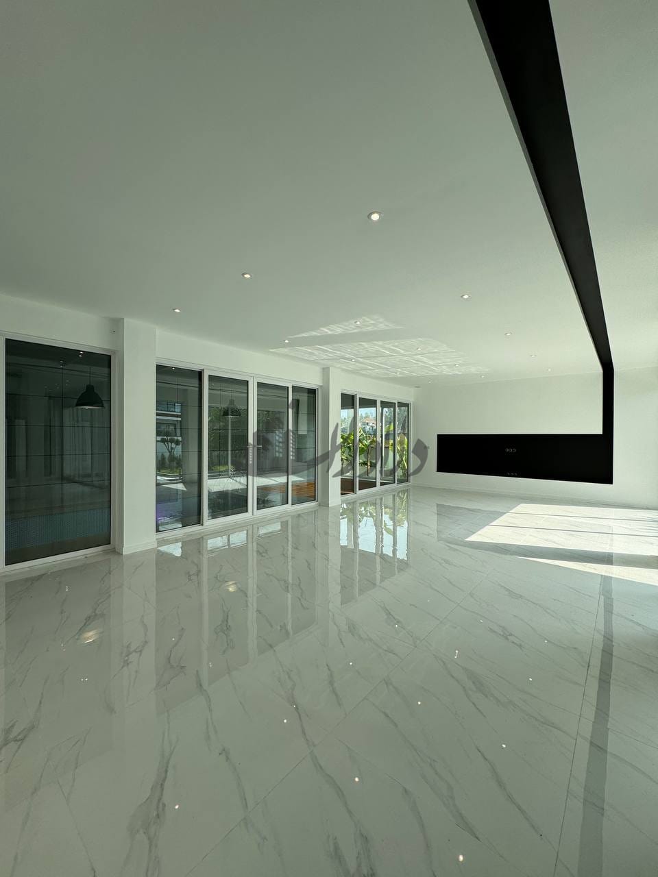 فروش ویلا ۵۳۰متری دوبلکس استخردار  جنگلی