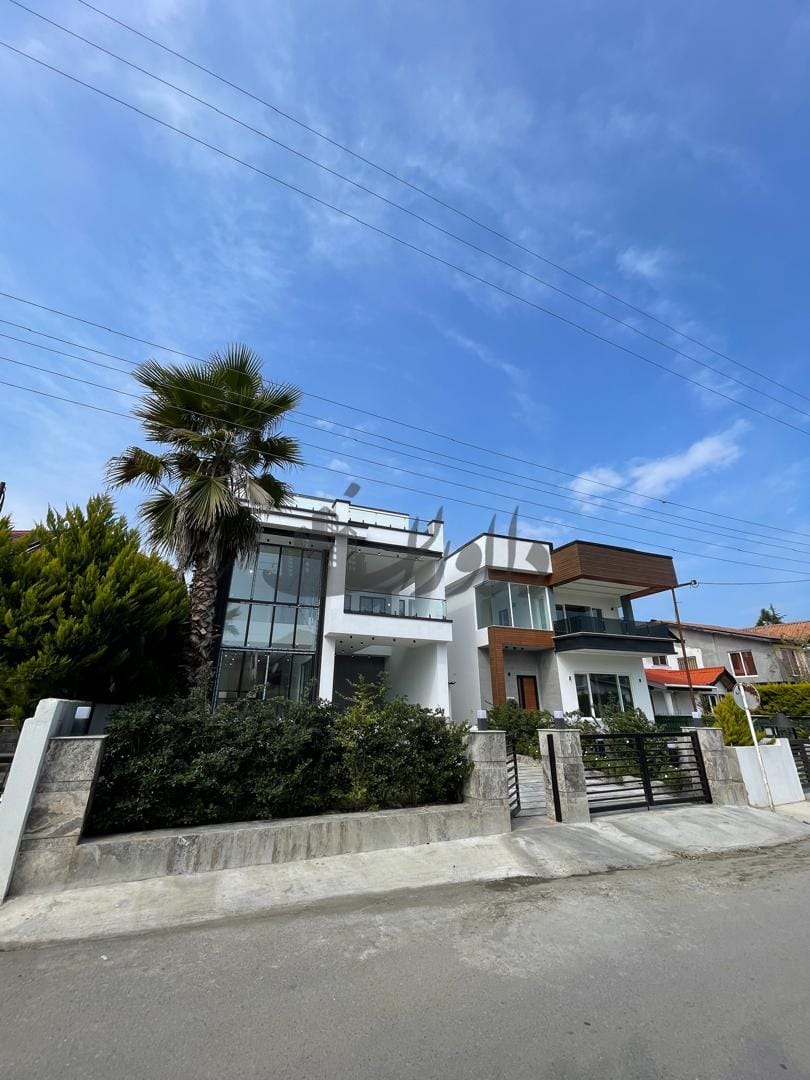 ویلا فروشی شهرکی وازیوار استخر دار