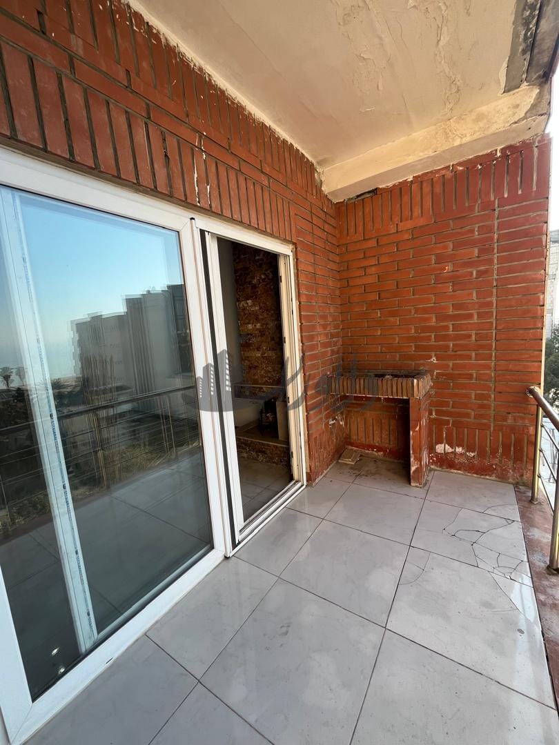 اجاره سالیانه آپارتمان ساحلی دوخوابه با ویو بی‌نظیر دریا در ایزدشهر