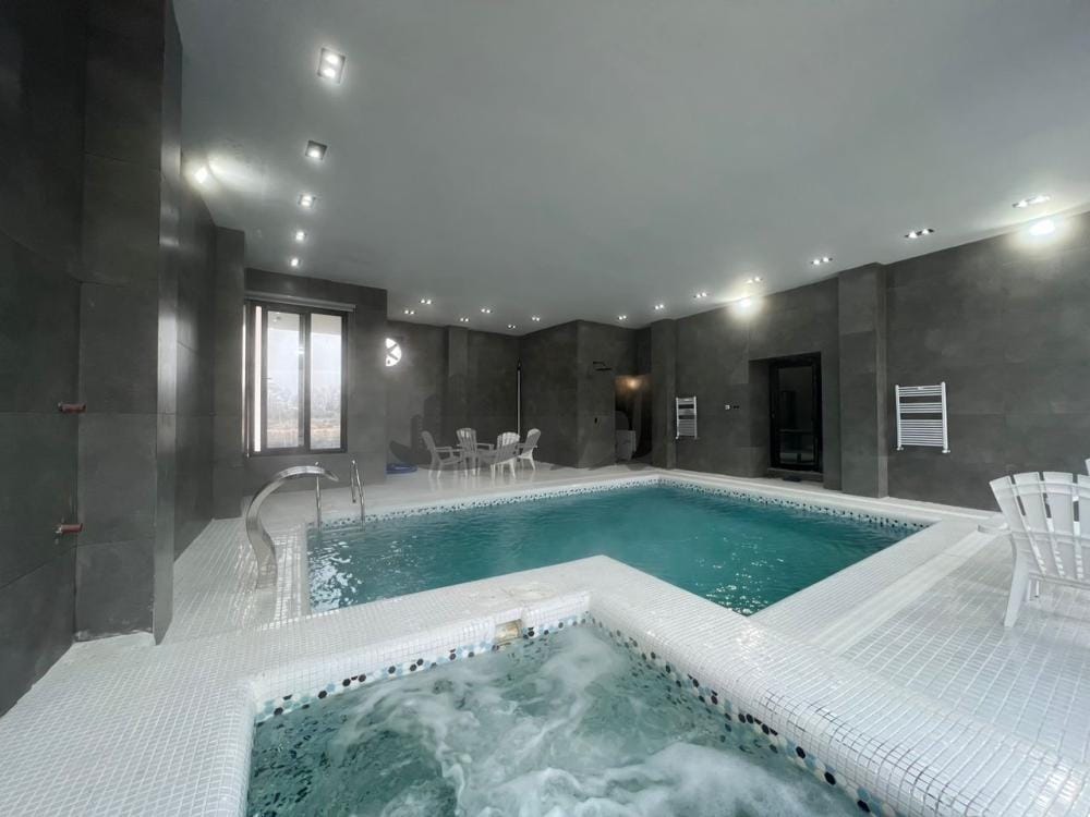 ویلا مدرن شهرکی فول امکانات