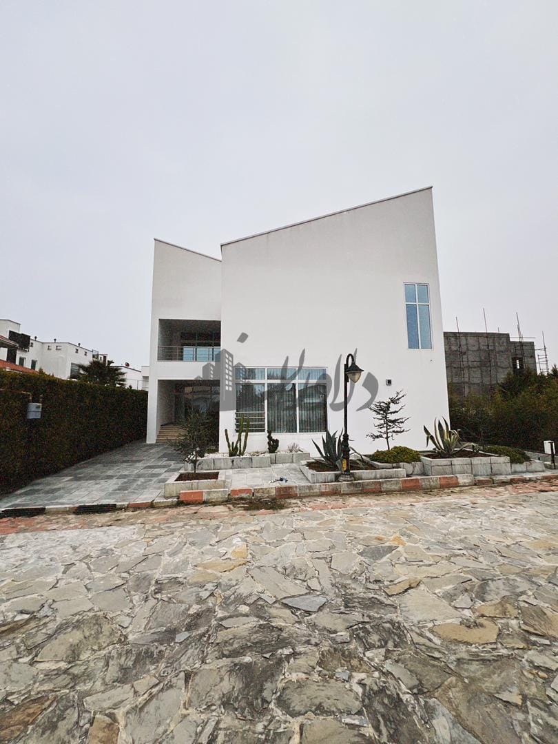 ویلای شهرکی استخردار