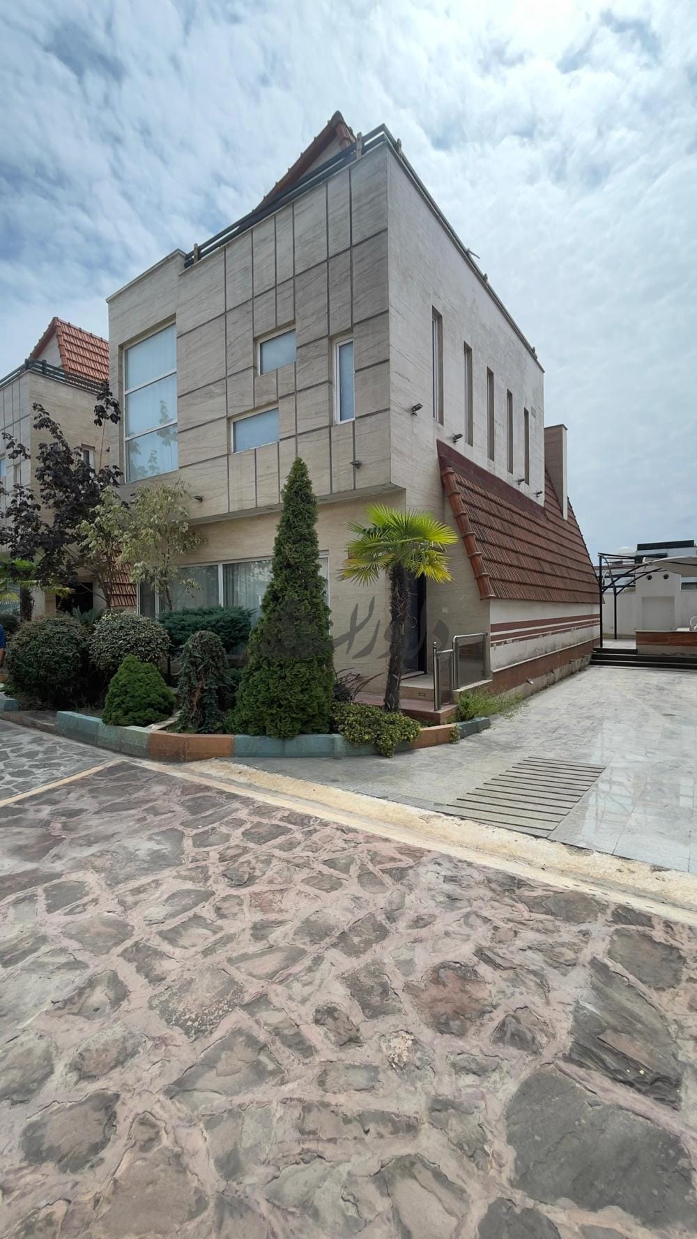 ویلای شهرکی مدرن تریبلکس ایزدشهر