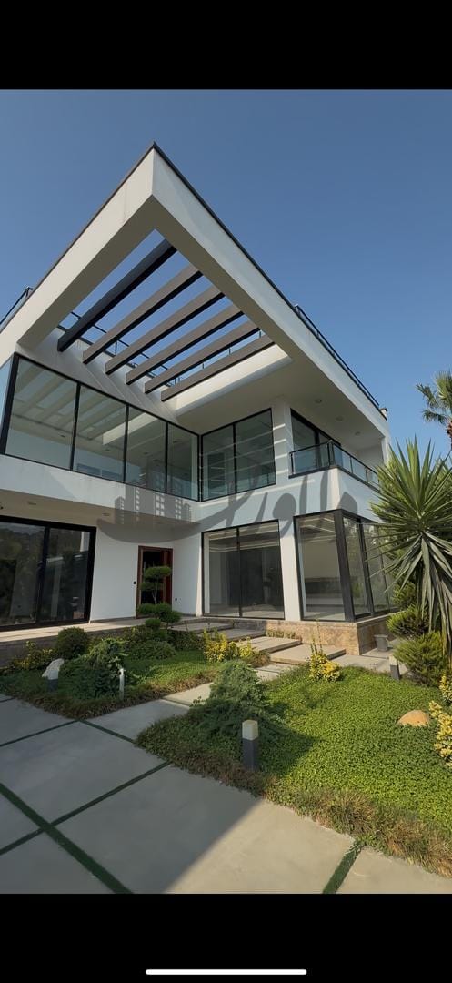 فروش ویلا مدرن شهرکی ساحلی با استخر اختصاصی