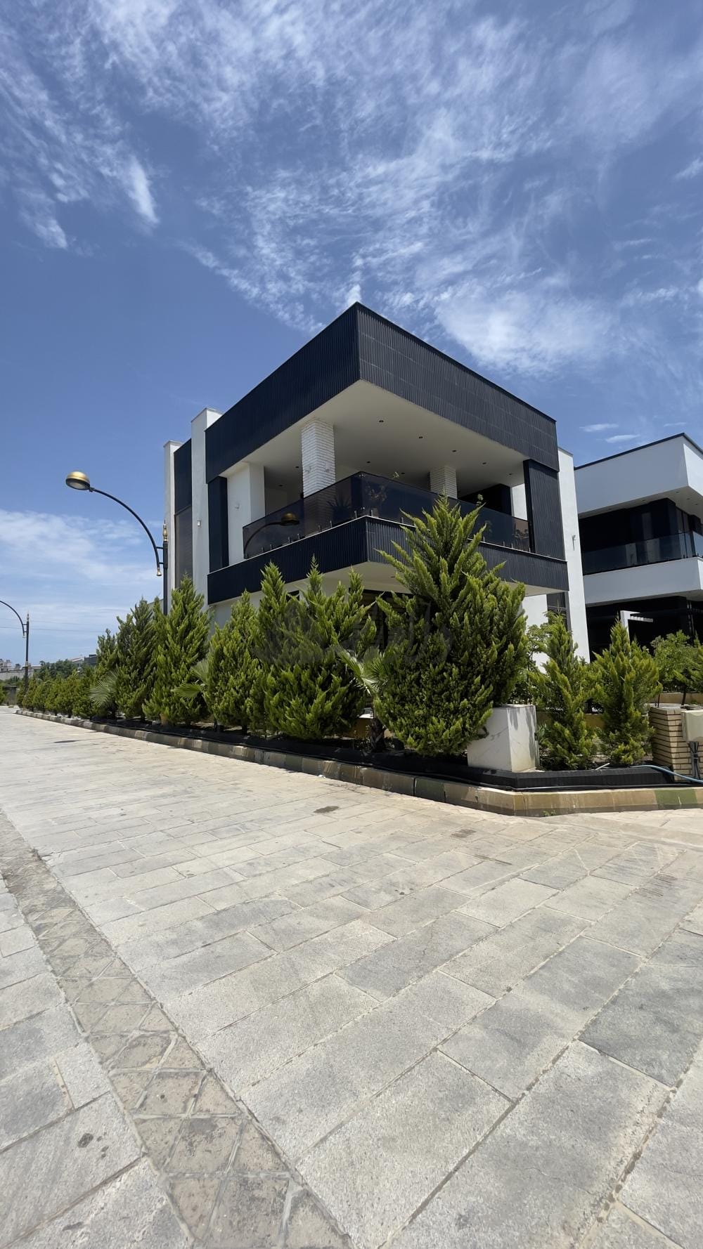 فروش و تهاتر ویلای نوساز شهرکی۳۰۰متر سنددار در ایزدشهر