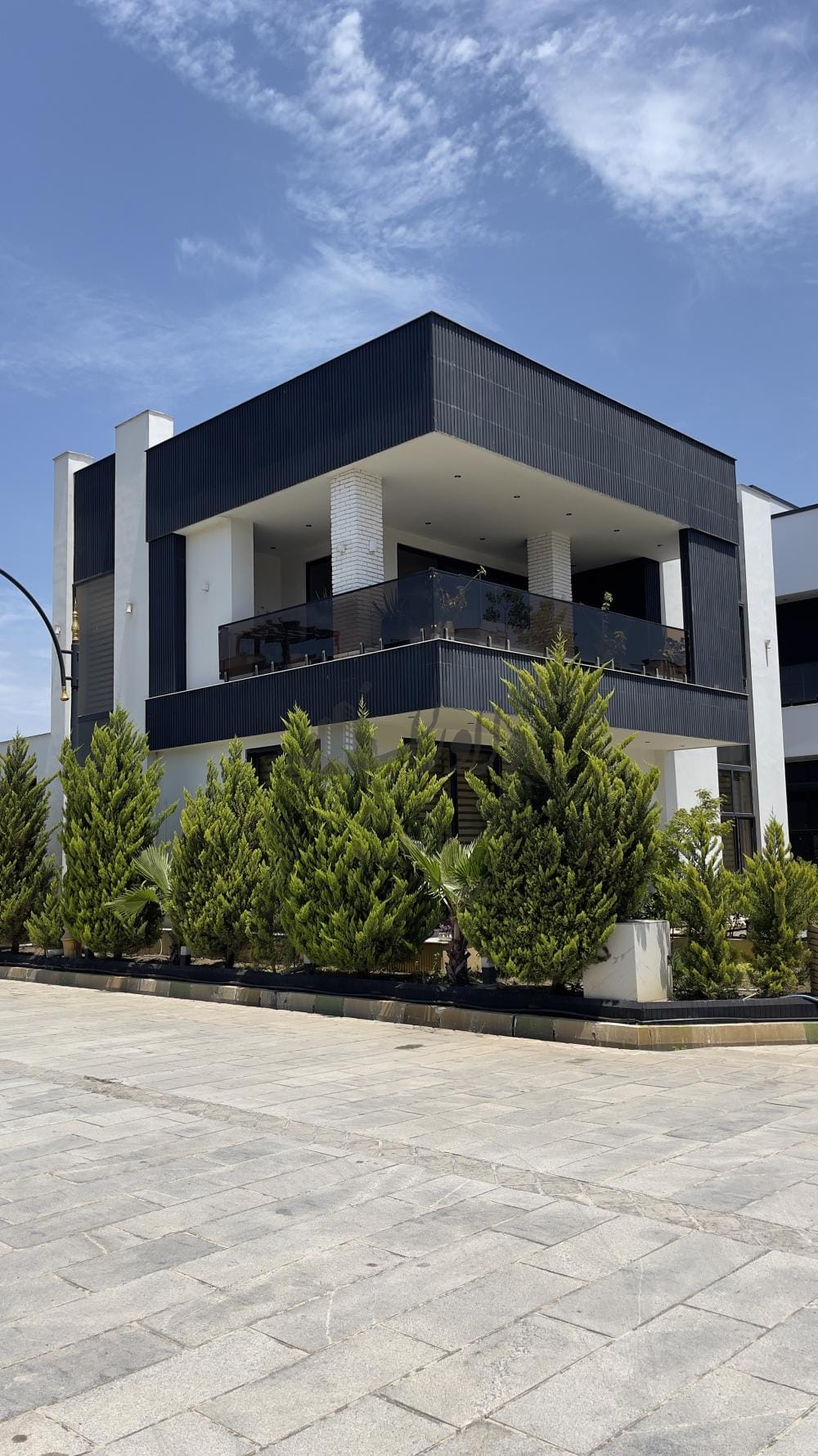 فروش و تهاتر ویلای نوساز شهرکی۳۰۰متر سنددار در ایزدشهر