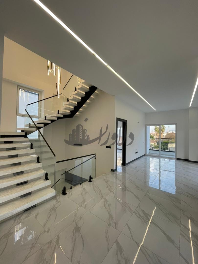 ویلا نوساز استخردار متریال عالی