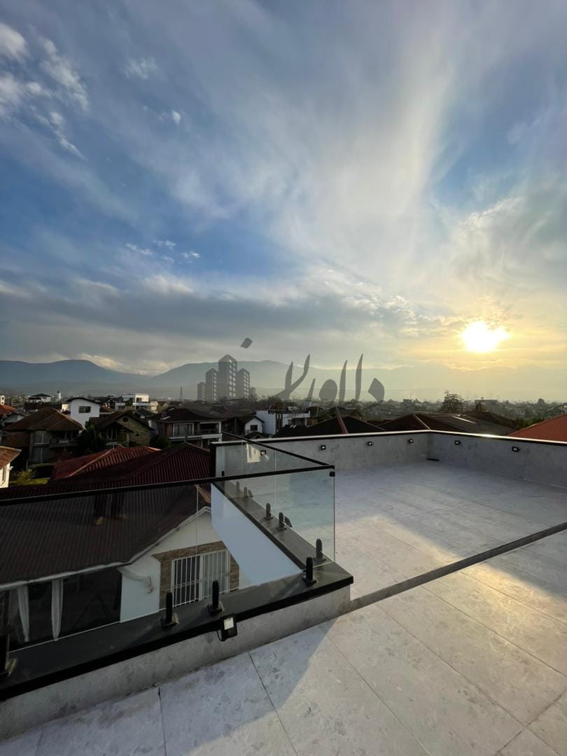 ویلا نوساز استخردار متریال عالی