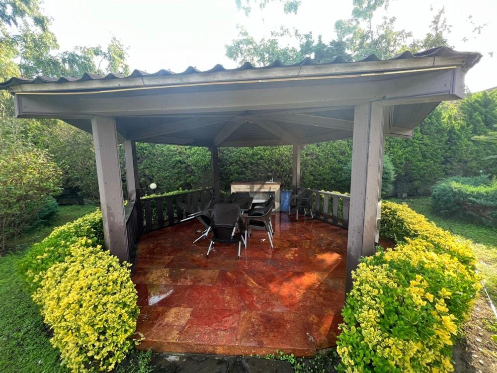 برج ساحلی ویو ابدی دریا استخر رو به ساحل