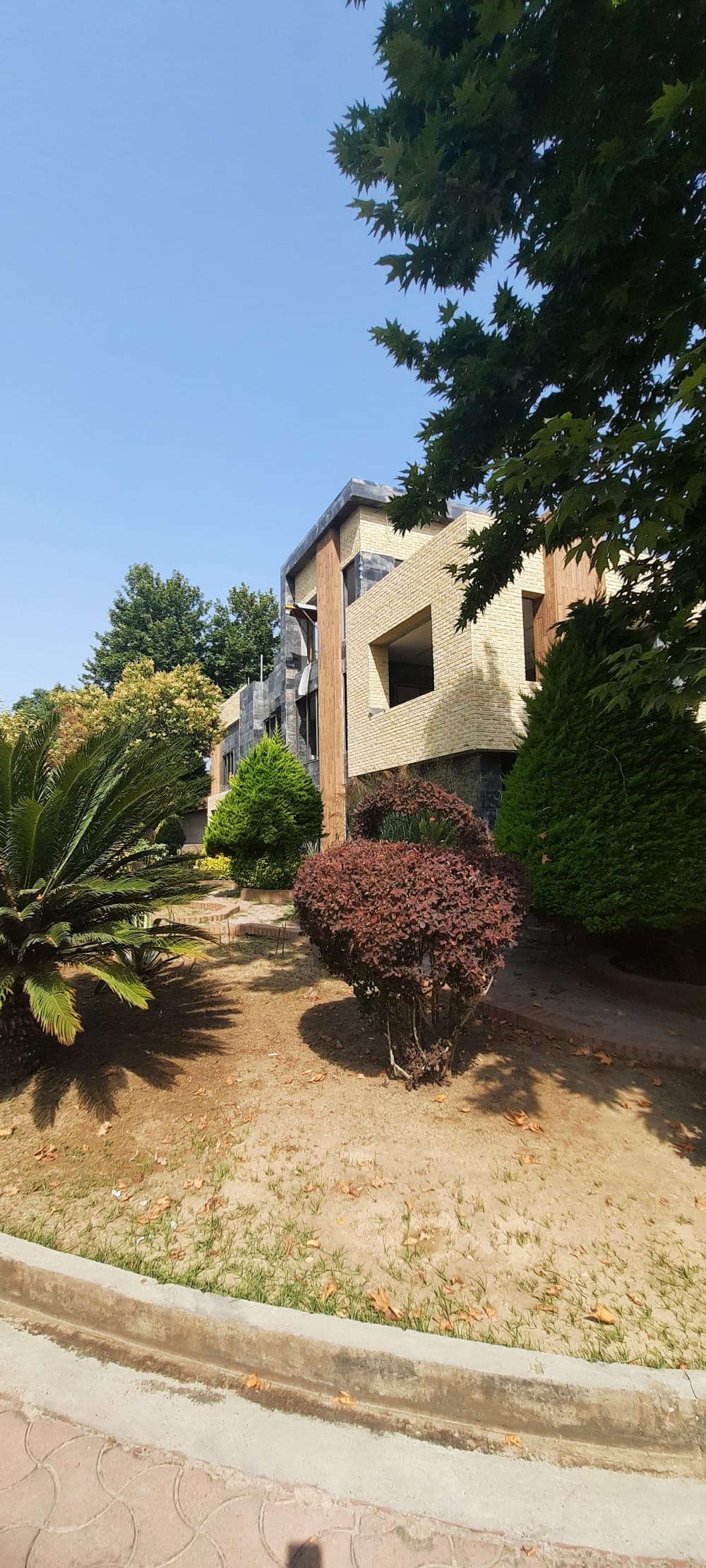 ویلا شهرکی ساحلی تریبلکس  با ۶۰۰ متر بنا