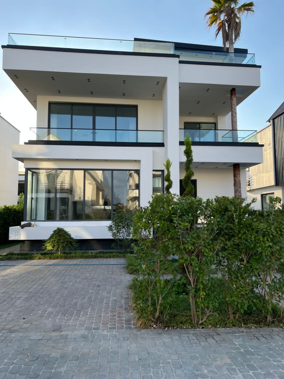 ویلا شهرکی استخردار جنوبی نمایی خاص ۵۰۰ متر زمین رویان