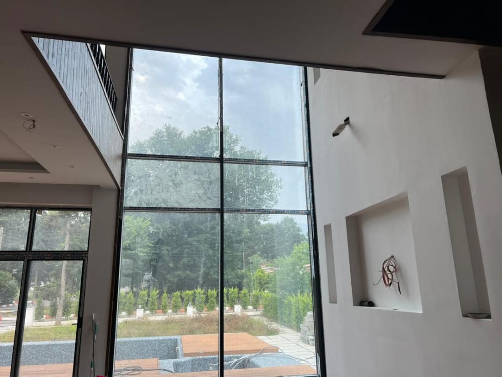 ویلای شهرکی خاص با ۱۰۰۰ متر زمین استخردار و روف رویان